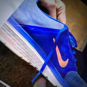 Blue size 9 Nike training shoes